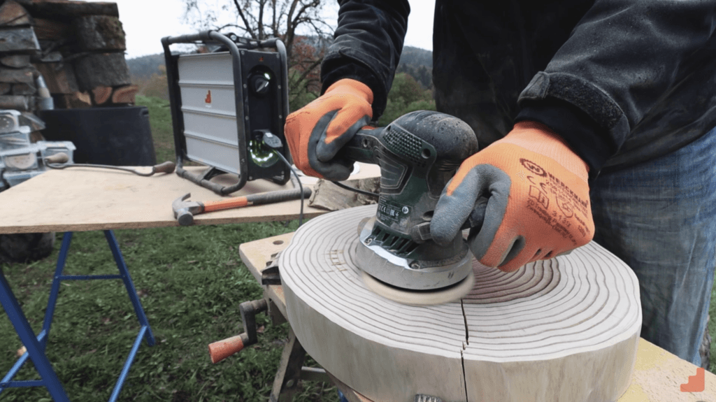 wood orbital sander powered by instagrid ONE Max